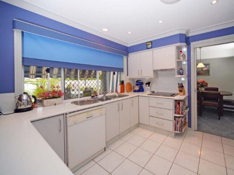 11 St Andrews Crescent, Carindale QLD 4152