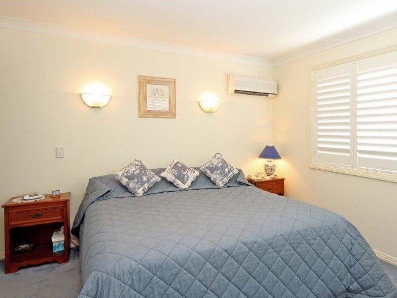 11 St Andrews Crescent, Carindale QLD 4152