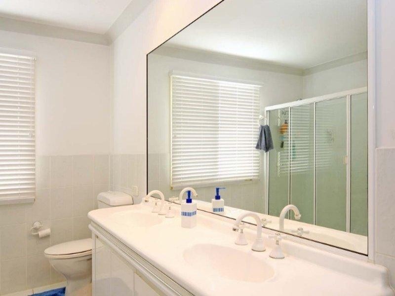 11 St Andrews Crescent, Carindale QLD 4152