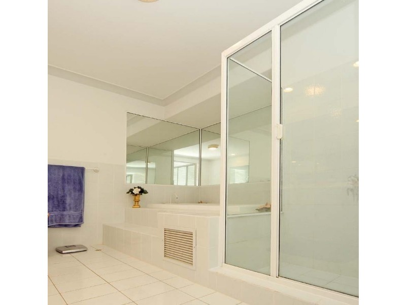 11 St Andrews Crescent, Carindale QLD 4152