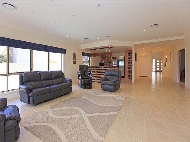 15 Claremont Street, Birkdale QLD 4159