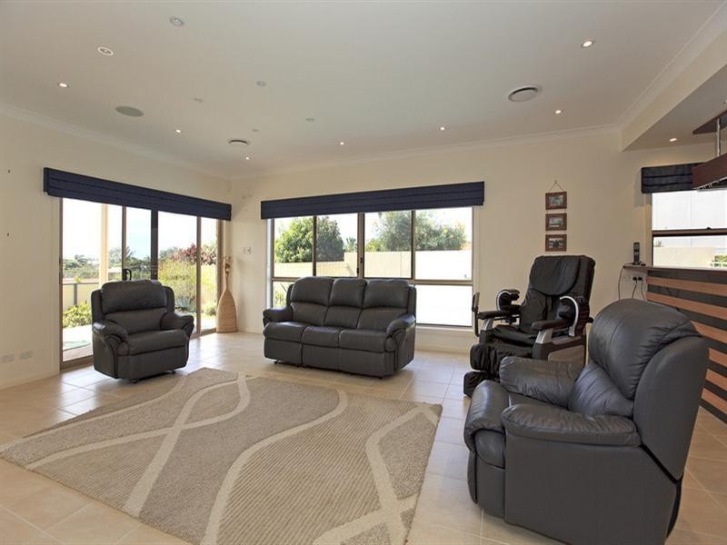 15 Claremont Street, Birkdale QLD 4159