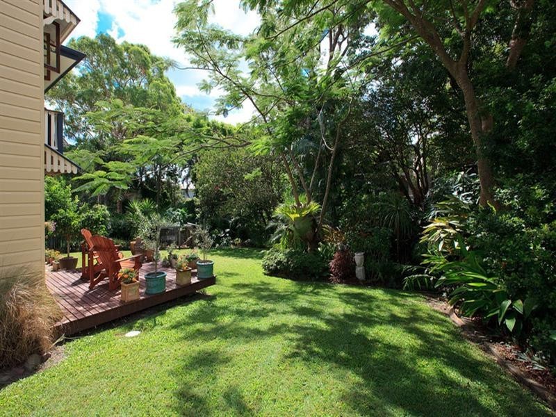 39 Russell Avenue, Norman Park QLD 4170