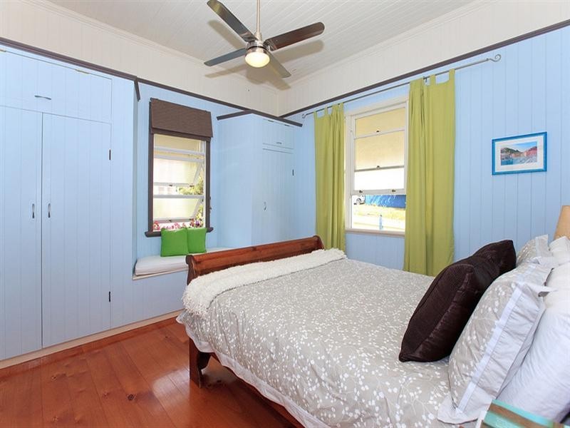 39 Russell Avenue, Norman Park QLD 4170