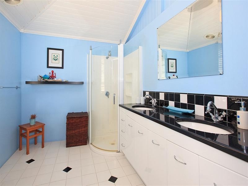 39 Russell Avenue, Norman Park QLD 4170