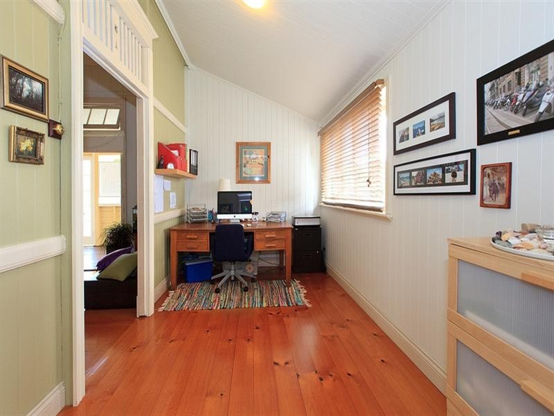 39 Russell Avenue, Norman Park QLD 4170