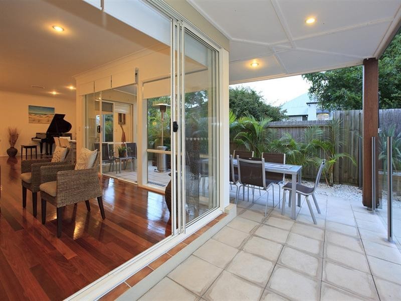 8 Lindsay Street, Hawthorne QLD 4171