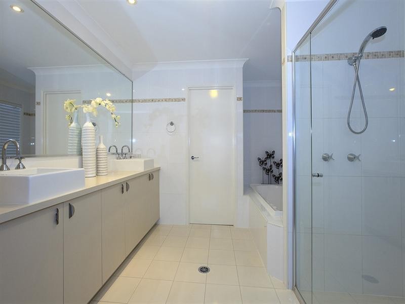 8 Lindsay Street, Hawthorne QLD 4171