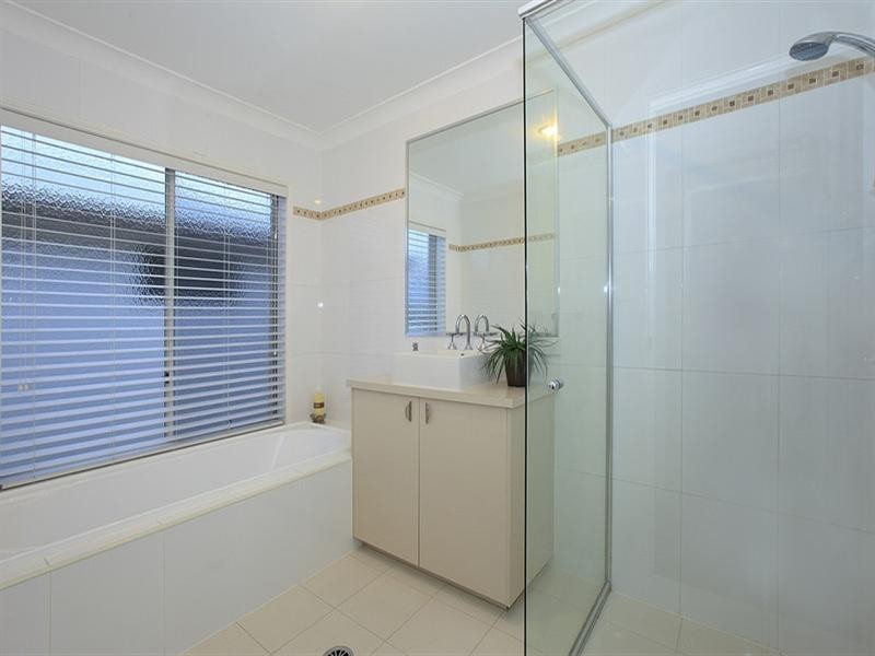 8 Lindsay Street, Hawthorne QLD 4171