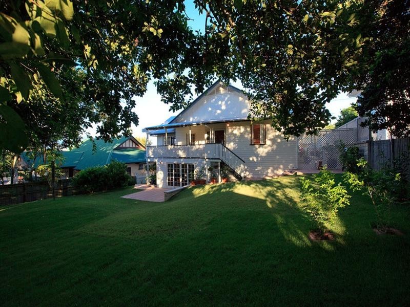 30 Philip Street, Hawthorne QLD 4171