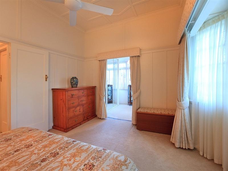 30 Philip Street, Hawthorne QLD 4171