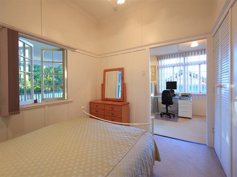 30 Philip Street, Hawthorne QLD 4171