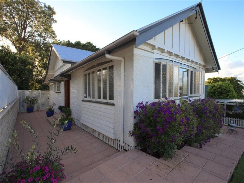 30 Philip Street, Hawthorne QLD 4171