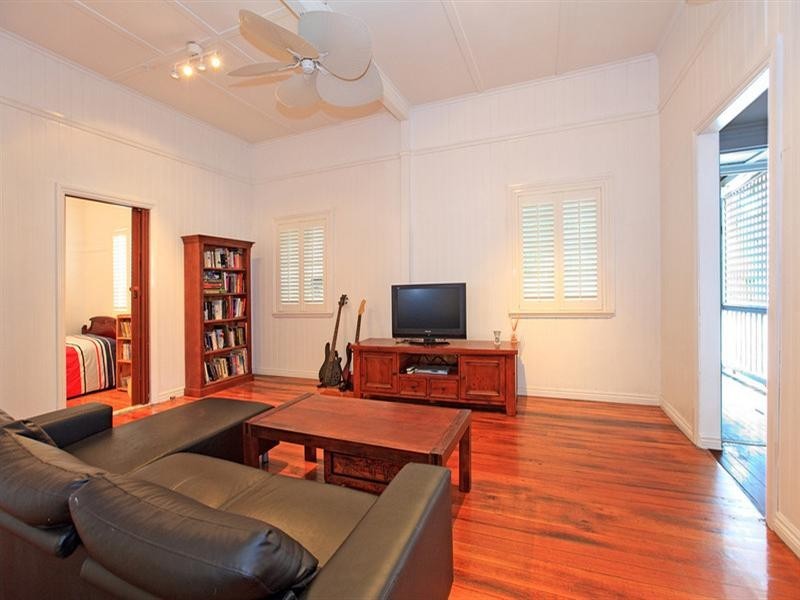 17 Riding Road, Hawthorne QLD 4171