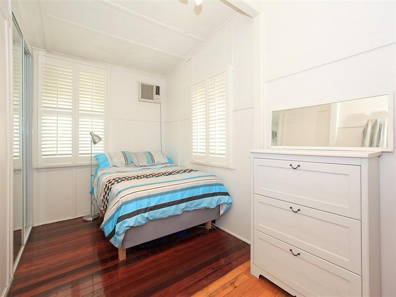 17 Riding Road, Hawthorne QLD 4171