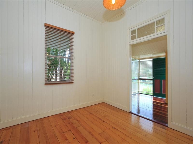 26 Nicklin Street, Coorparoo QLD 4151