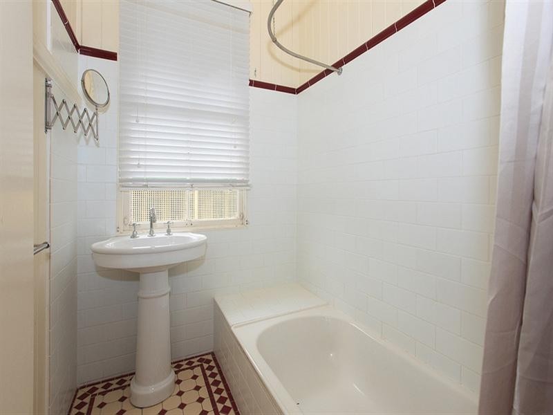 26 Nicklin Street, Coorparoo QLD 4151