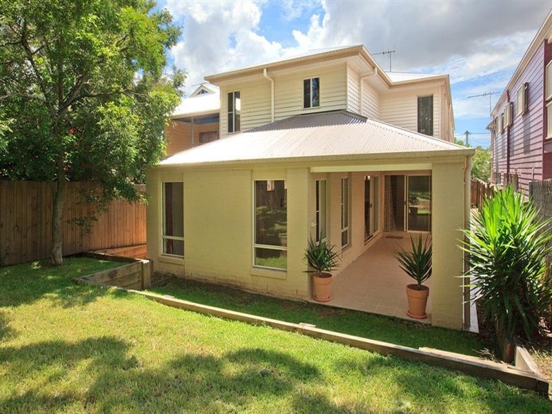 69 Camelia, Cannon Hill QLD 4170