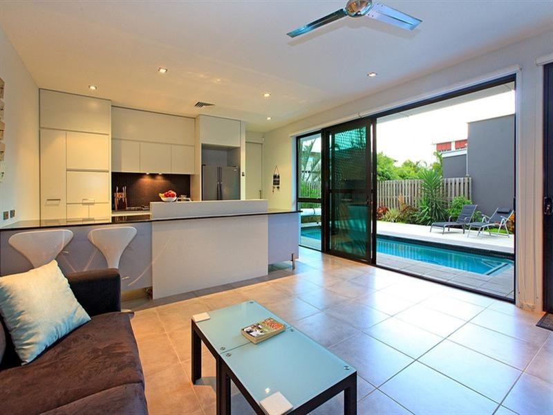 10 Edgewater Place, Bulimba QLD 4171