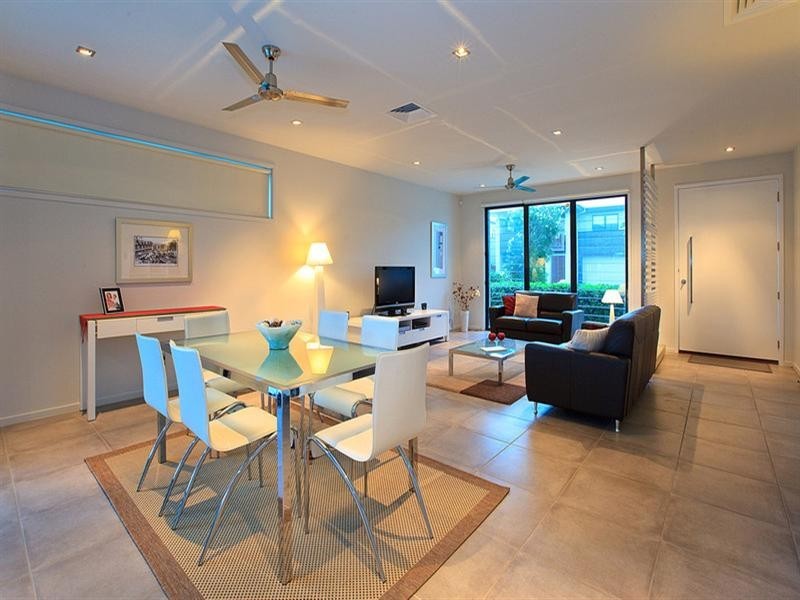 10 Edgewater Place, Bulimba QLD 4171