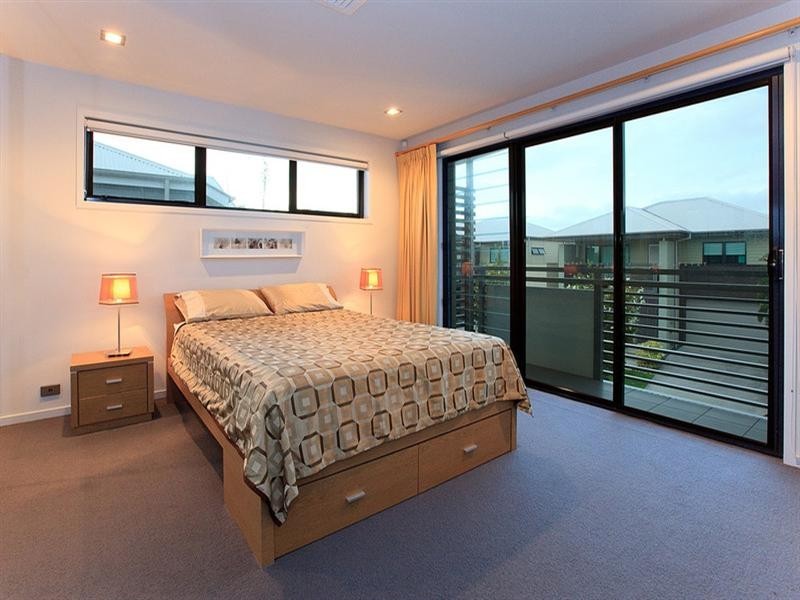 10 Edgewater Place, Bulimba QLD 4171