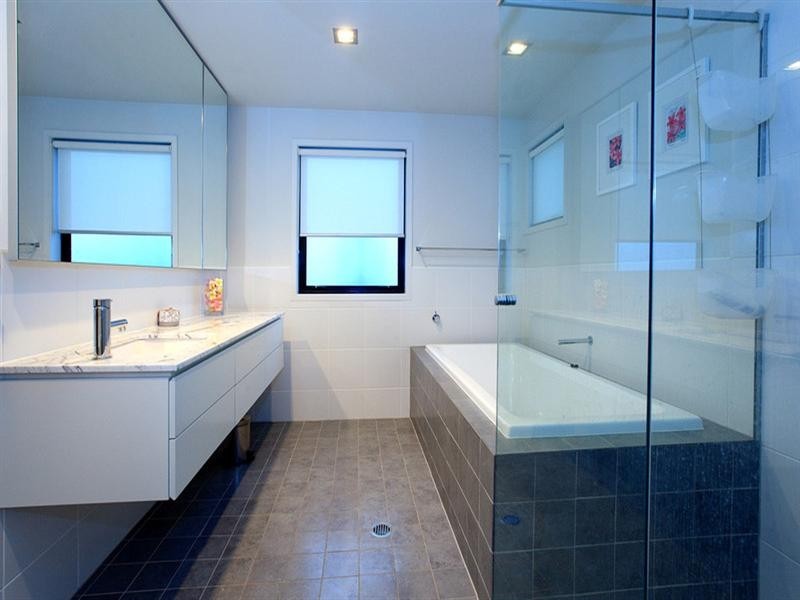 10 Edgewater Place, Bulimba QLD 4171