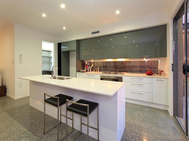 15 Windemere Avenue, Morningside QLD 4170