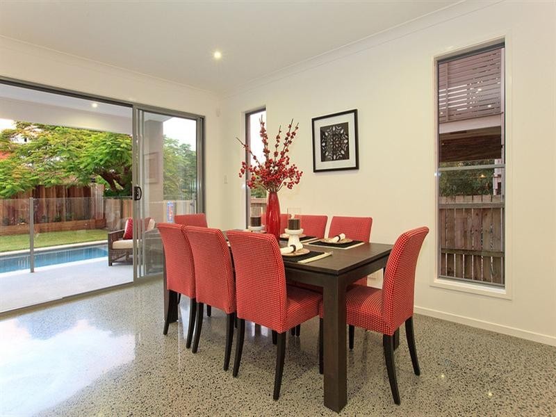 15 Windemere Avenue, Morningside QLD 4170