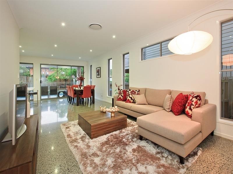 15 Windemere Avenue, Morningside QLD 4170