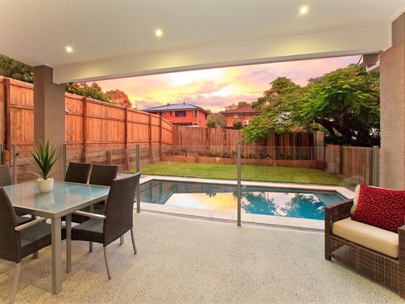 15 Windemere Avenue, Morningside QLD 4170