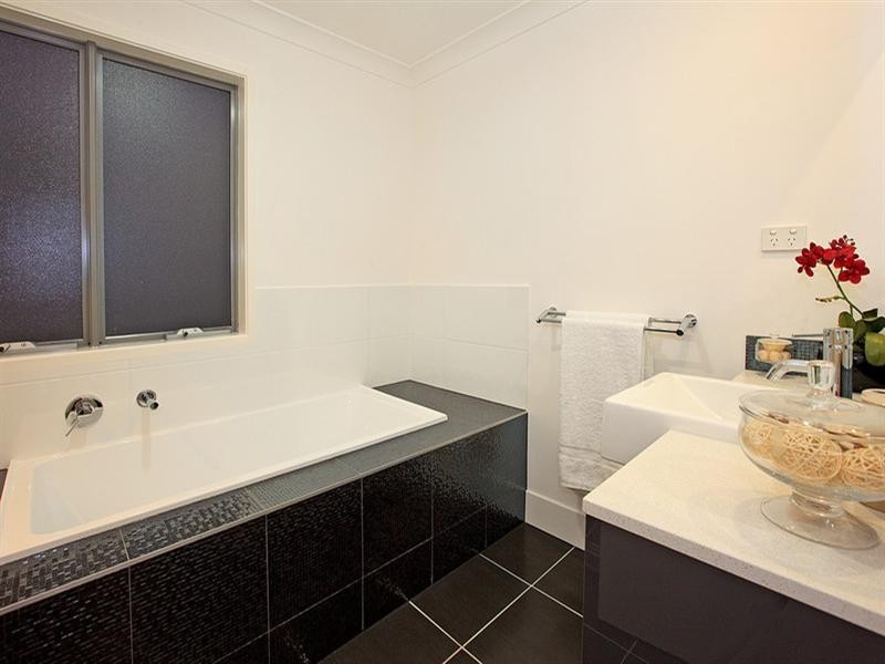 15 Windemere Avenue, Morningside QLD 4170