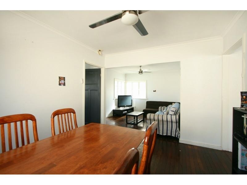 140 Macrossan Avenue, Norman Park QLD 4170