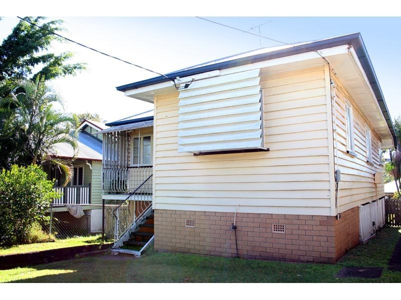 140 Macrossan Avenue, Norman Park QLD 4170