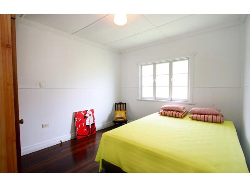 140 Macrossan Avenue, Norman Park QLD 4170