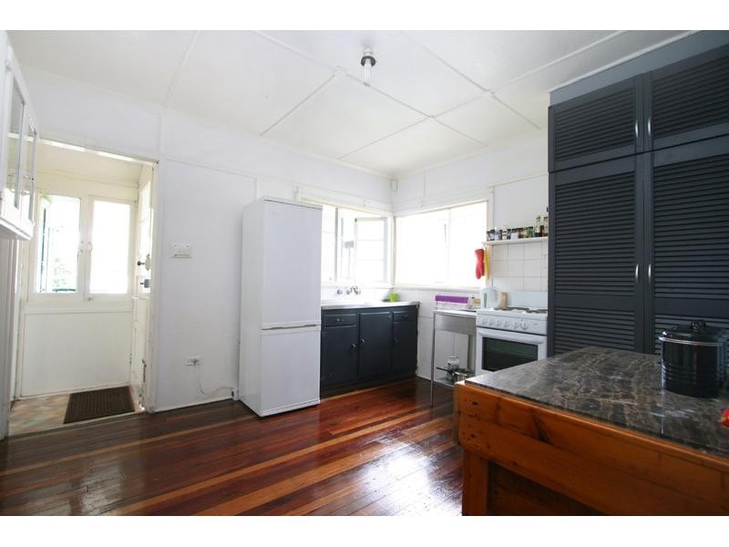 140 Macrossan Avenue, Norman Park QLD 4170