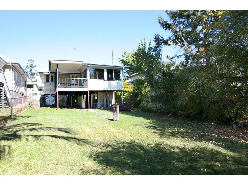 140 Macrossan Avenue, Norman Park QLD 4170