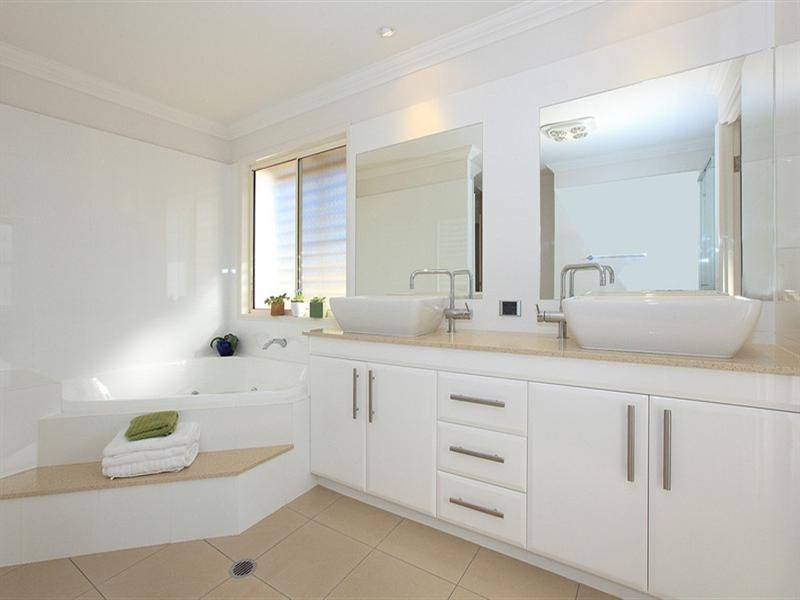 81 Raeburn Street, Manly West QLD 4179