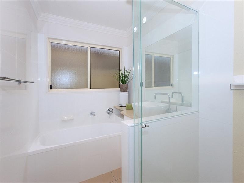 81 Raeburn Street, Manly West QLD 4179