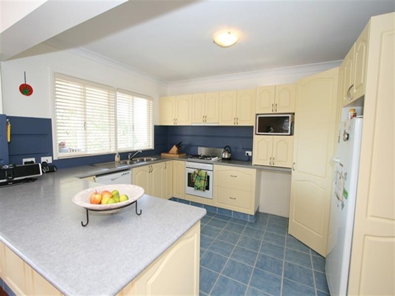 11 Kensington Avenue, Seven Hills QLD 4170