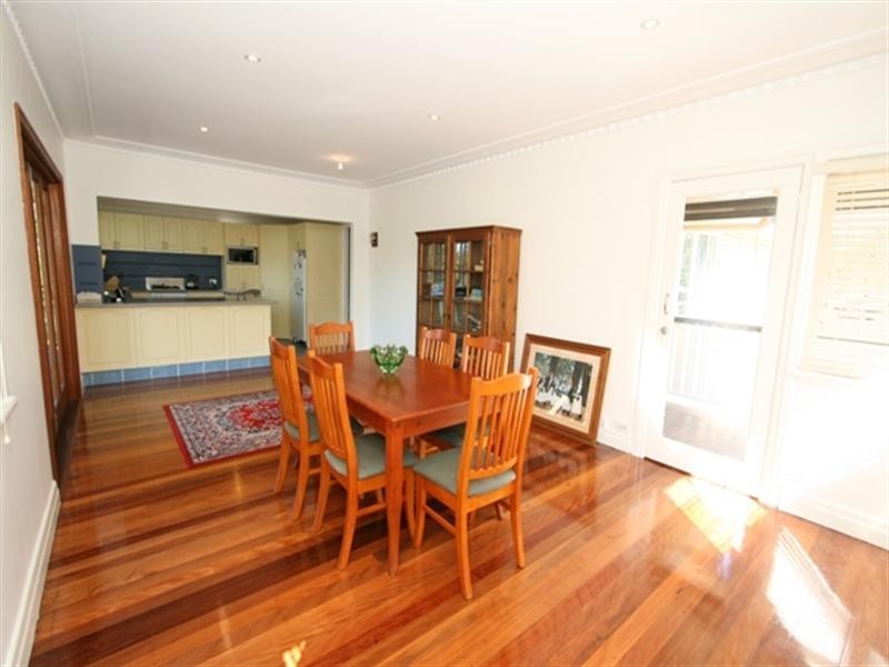 11 Kensington Avenue, Seven Hills QLD 4170