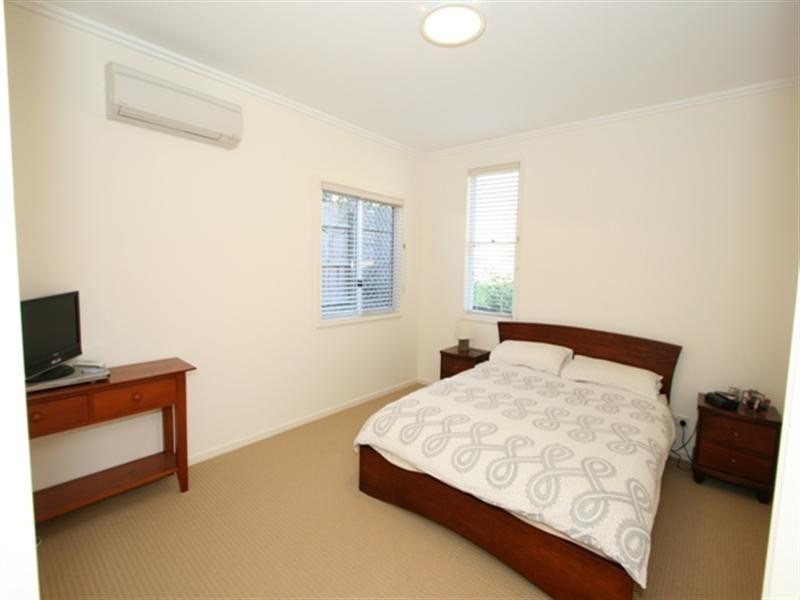 11 Kensington Avenue, Seven Hills QLD 4170