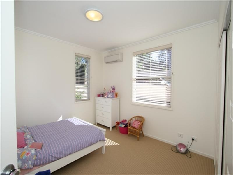 11 Kensington Avenue, Seven Hills QLD 4170