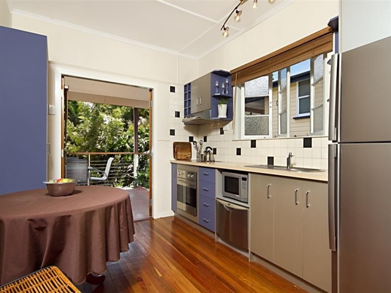 41 Russell Avenue, Norman Park QLD 4170