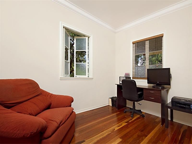 41 Russell Avenue, Norman Park QLD 4170