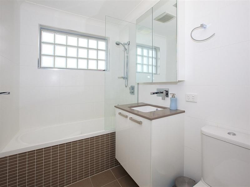9/18 Barton Road, Hawthorne QLD 4171