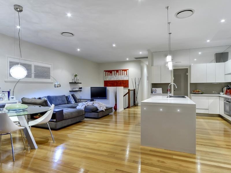 145 Morehead Avenue, Norman Park QLD 4170