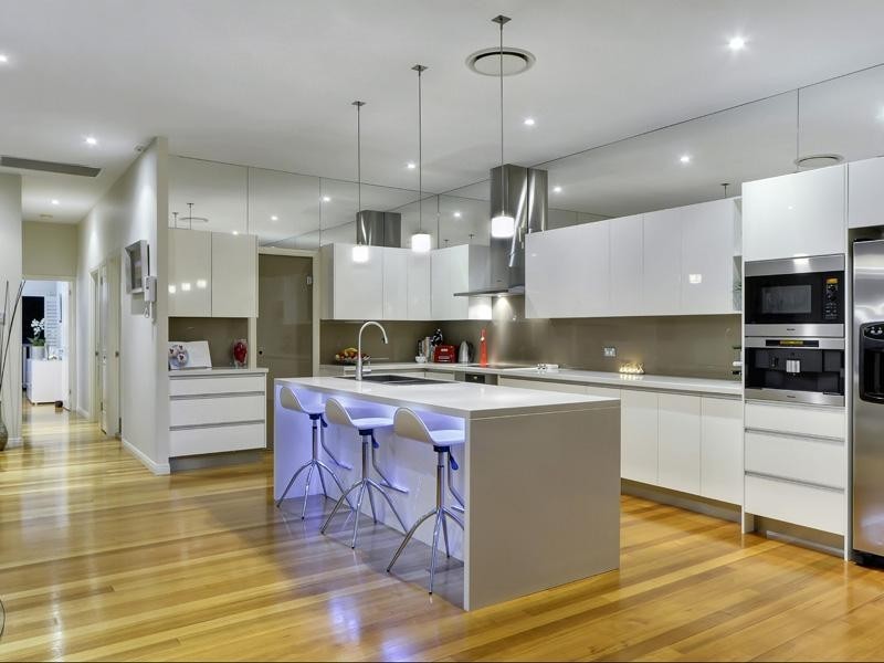 145 Morehead Avenue, Norman Park QLD 4170