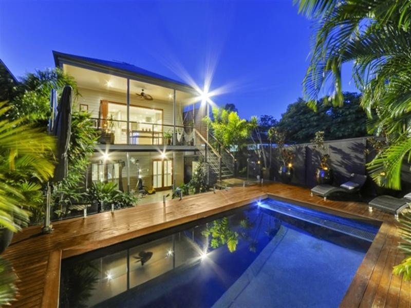 145 Morehead Avenue, Norman Park QLD 4170