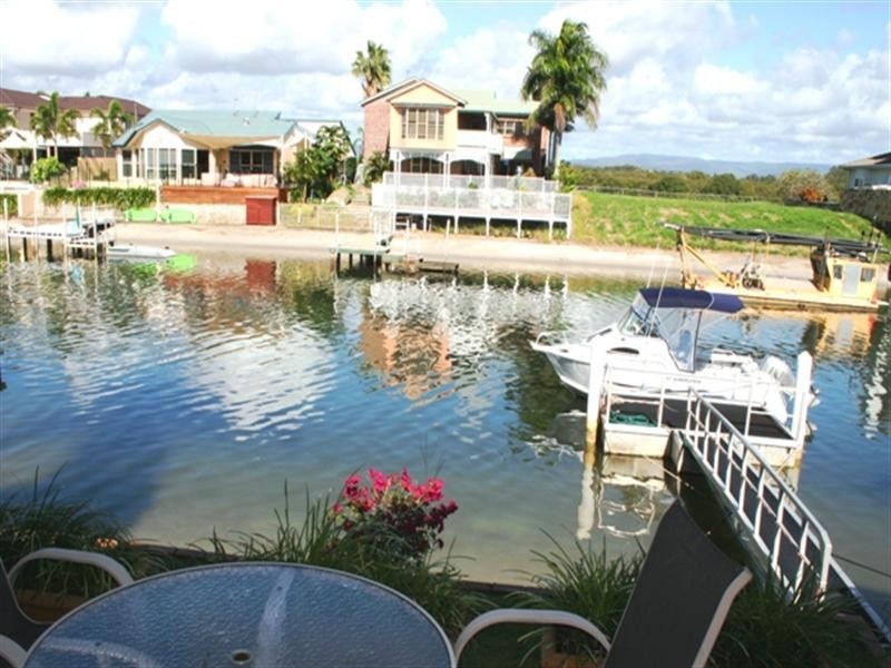 16 Oxley Drive, Paradise Point QLD 4216