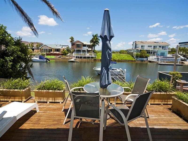 16 Oxley Drive, Paradise Point QLD 4216